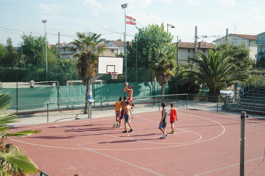 Club Del Sole La Risacca Family Collection Hotel Porto Sant'Elpidio Exterior photo